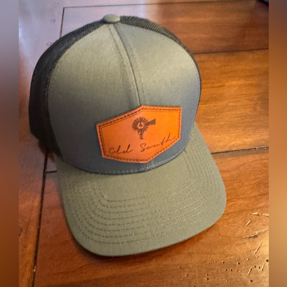 Old South SnapBack NWOT